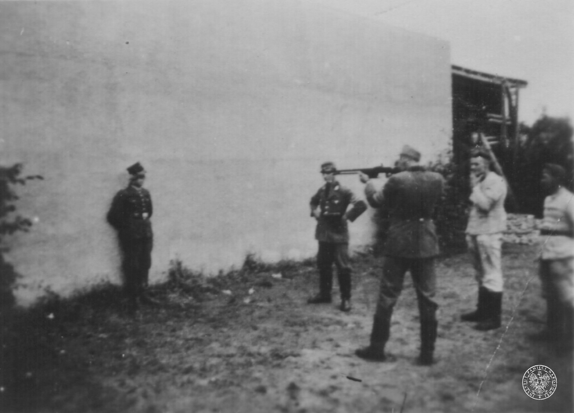 Egzekucja przez rozstrzelanie polskiego zołnierza w Dobiegniewie, 1939 r. Fot. AIPN