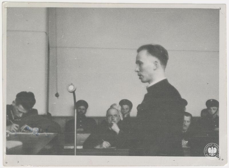 Ksiądz Michał Woś ps. Ursus zeznaje na sali sądowej Sądu Okręgowego w Przemyślu, NSZ AK, źródło AIPN, sygn. IPNBU-3-3-25-3-1