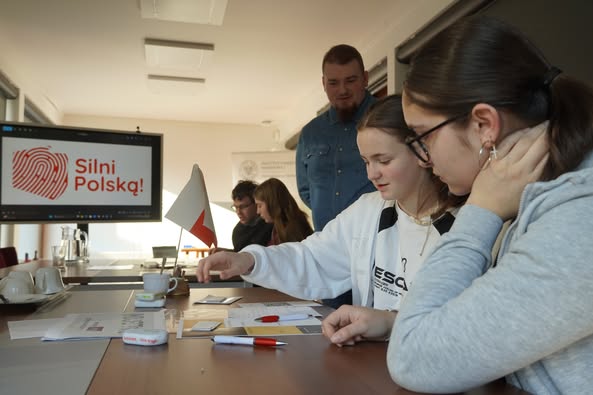 Uczestnicy konkursu edukacyjnego IPN „Silni Polską!" z Szybowic zakończyli 1. etap projektu – Opole, 5 lutego 2025