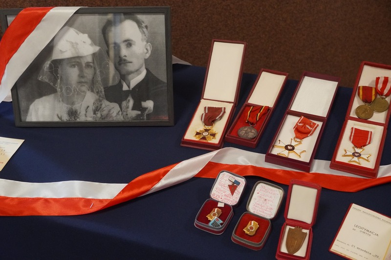 Odsłonięcie tablicy pamiątkowej poświęconej Państwu Jadwidze i Marcelemu Mydlik - Głuchołazy, 8 maja 2025