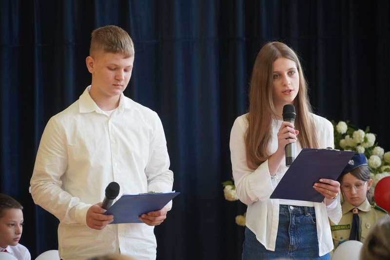 Odsłonięcie tablicy pamiątkowej poświęconej Państwu Jadwidze i Marcelemu Mydlik - Głuchołazy, 8 maja 2025