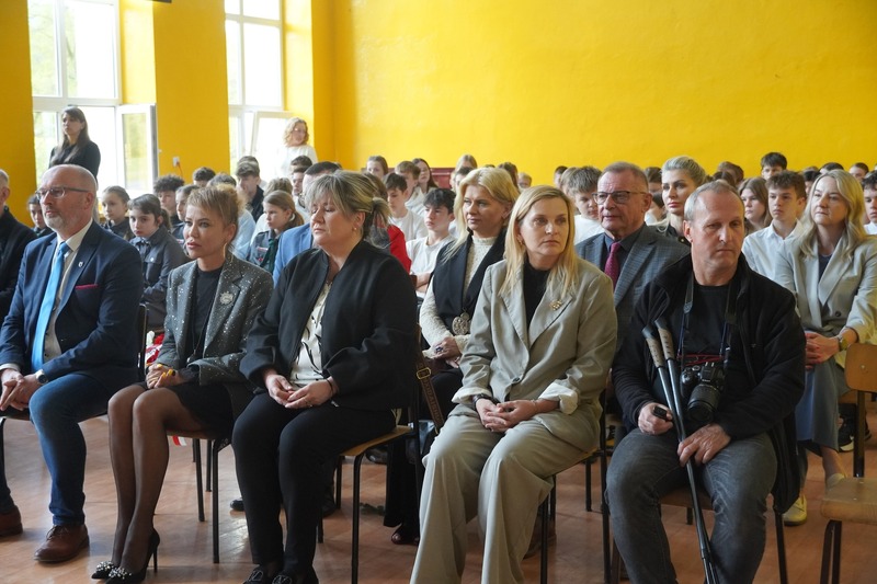 Odsłonięcie tablicy pamiątkowej poświęconej Państwu Jadwidze i Marcelemu Mydlik - Głuchołazy, 8 maja 2025