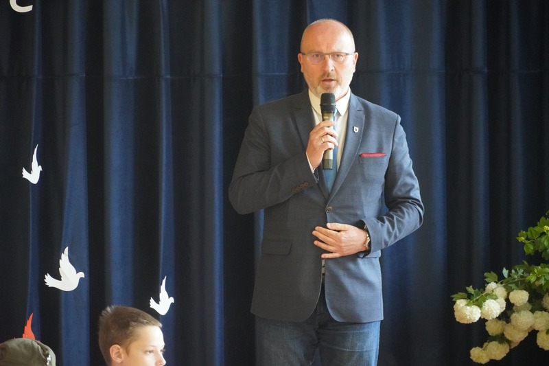 Odsłonięcie tablicy pamiątkowej poświęconej Państwu Jadwidze i Marcelemu Mydlik - Głuchołazy, 8 maja 2025