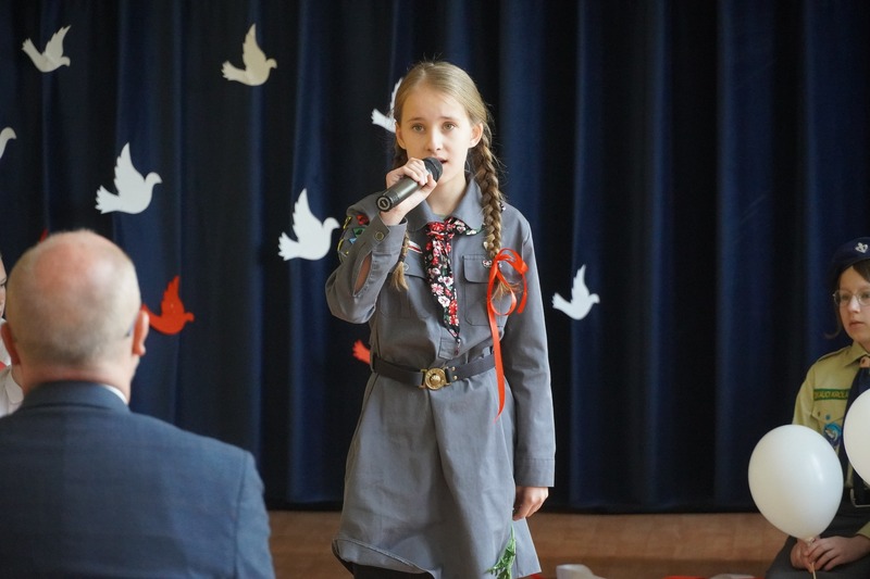 Odsłonięcie tablicy pamiątkowej poświęconej Państwu Jadwidze i Marcelemu Mydlik - Głuchołazy, 8 maja 2025