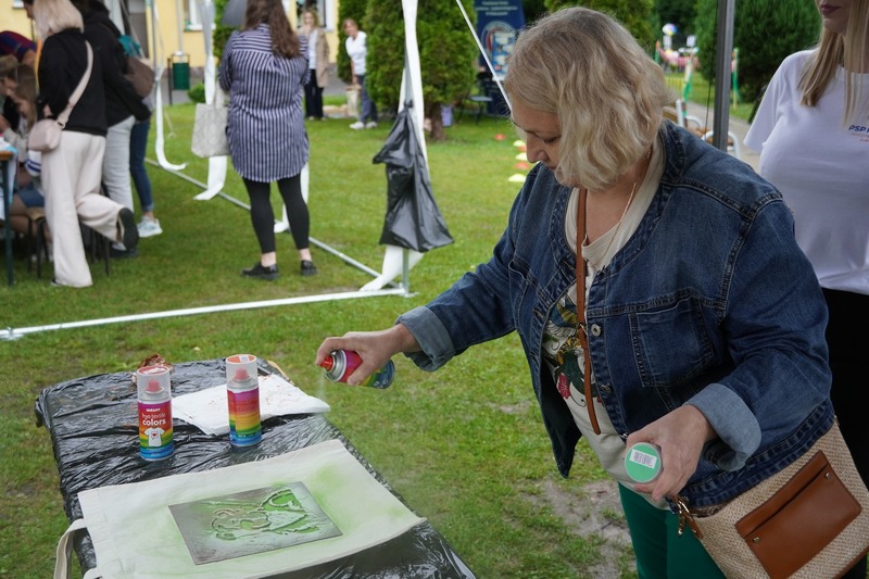 Warsztaty podczas pikniku rodzinnego w PSP im. Kornela Makuszyńskiego - Klisino, 7 czerwca 2025