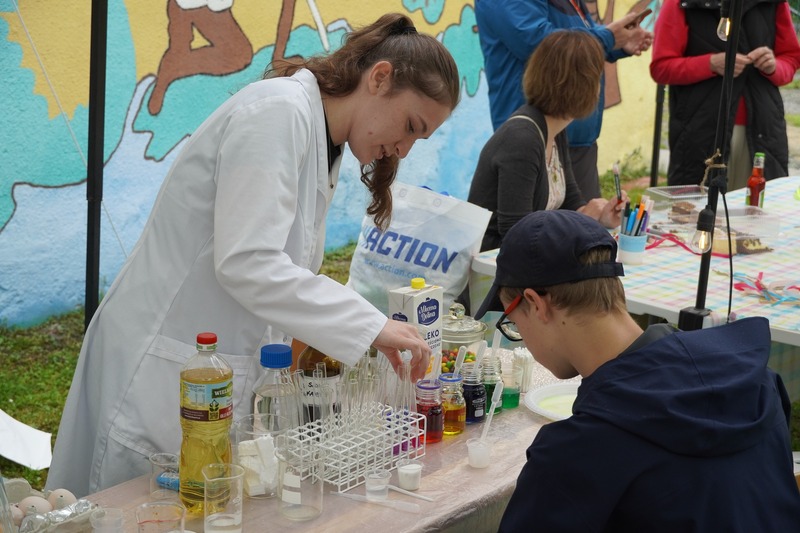 Warsztaty podczas pikniku rodzinnego w PSP im. Kornela Makuszyńskiego - Klisino, 7 czerwca 2025