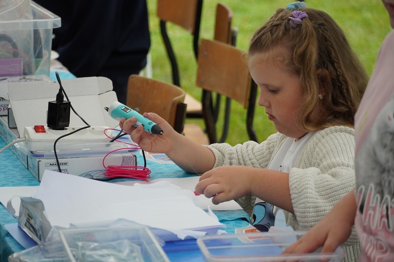 Warsztaty podczas pikniku rodzinnego w PSP im. Kornela Makuszyńskiego - Klisino, 7 czerwca 2025