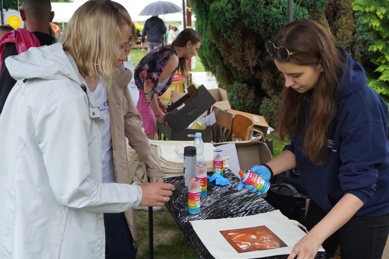 Warsztaty podczas pikniku rodzinnego w PSP im. Kornela Makuszyńskiego - Klisino, 7 czerwca 2025