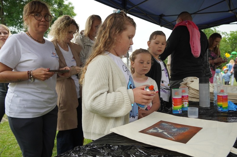 Warsztaty podczas pikniku rodzinnego w PSP im. Kornela Makuszyńskiego - Klisino, 7 czerwca 2025