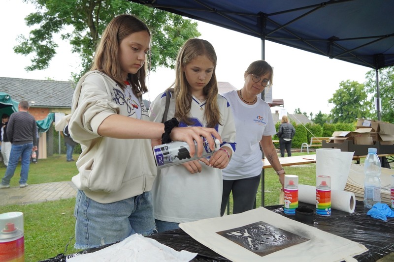 Warsztaty podczas pikniku rodzinnego w PSP im. Kornela Makuszyńskiego - Klisino, 7 czerwca 2025