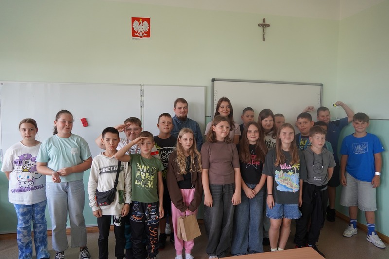 Miś Wojtek w Szkole Podstawowej w Komorznie - Komorzno, 9 września 2025