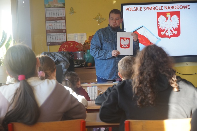 „Za co kochamy Polskę?” – warsztaty plastyczno-historyczne – Brzeg, 4 listopada 2025