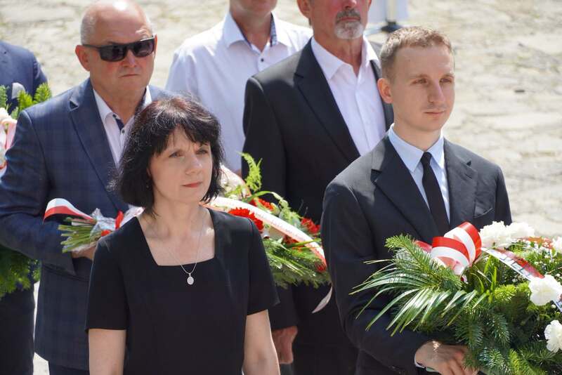 „Jesteśmy wolni! Oto kajdany, które nas krępowały, już opadły!”