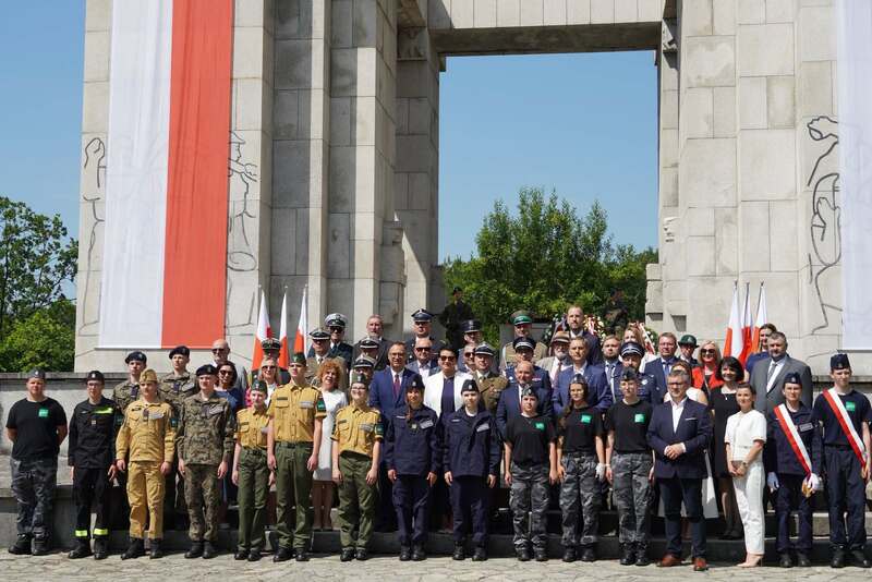„Jesteśmy wolni! Oto kajdany, które nas krępowały, już opadły!”