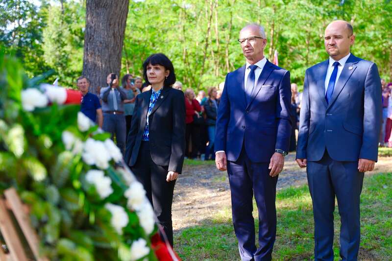„Mieli zostać zapomniani. Nigdy nie mieliśmy ich znaleźć. Ale powrócili i są dzisiaj wśród nas, jako bohaterowie wolnej i niepodległej Polski”