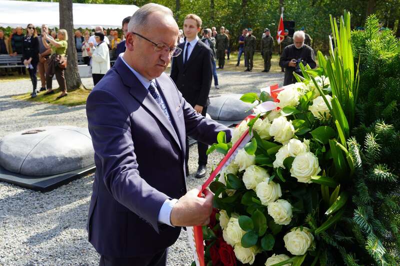 „Mieli zostać zapomniani. Nigdy nie mieliśmy ich znaleźć. Ale powrócili i są dzisiaj wśród nas, jako bohaterowie wolnej i niepodległej Polski”