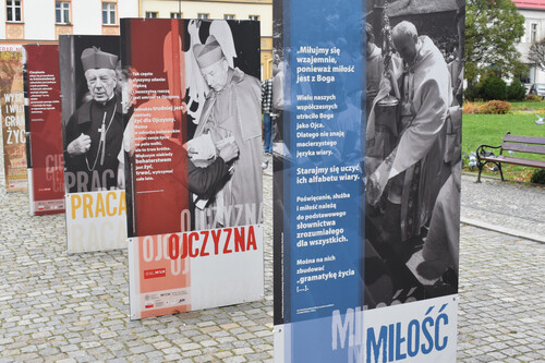 Otwarcie wystawy „Wyszyńskiego i Wojtyły gramatyka życia”– Głuchołazy, 26 października 2023. Fot. Dominik Wojtkiewicz (IPN)