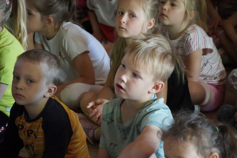 „Wielkie rzeczy w małych oczach” wernisaż prac pt. „Historia Misia Wojtka” – Komprachcice, 14 maja 2024