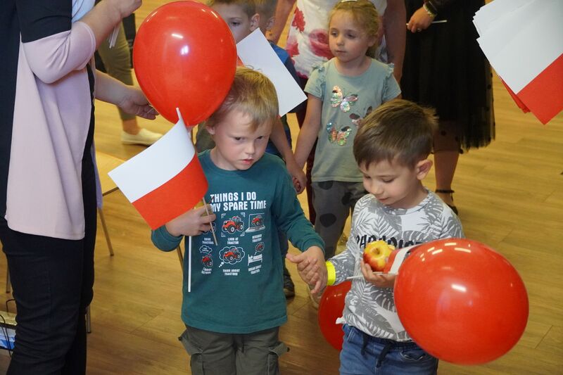 „Wielkie rzeczy w małych oczach” wernisaż prac pt. „Historia Misia Wojtka” – Komprachcice, 14 maja 2024